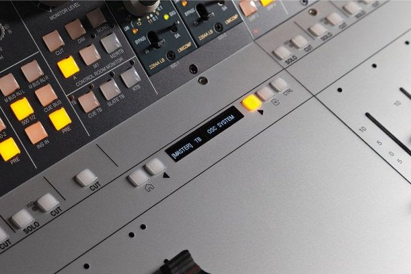 8424 with Motorized Faders